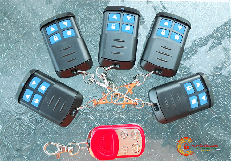 Khi nào cần thay PIN remote cửa cuốn