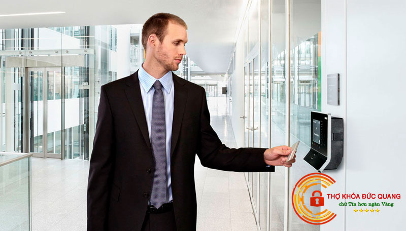 Cơ chế hoạt động của máy chấm công thẻ từ